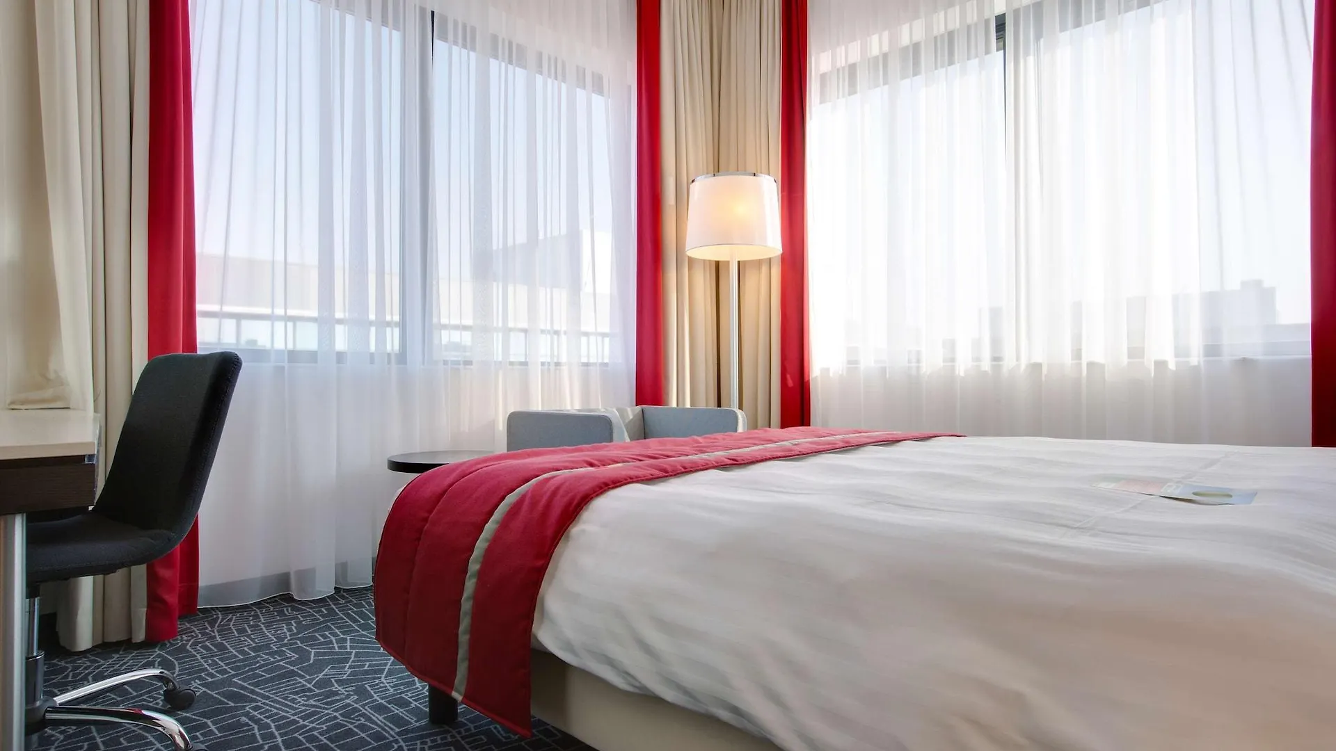 Park Inn By Radisson Схипхол Отель