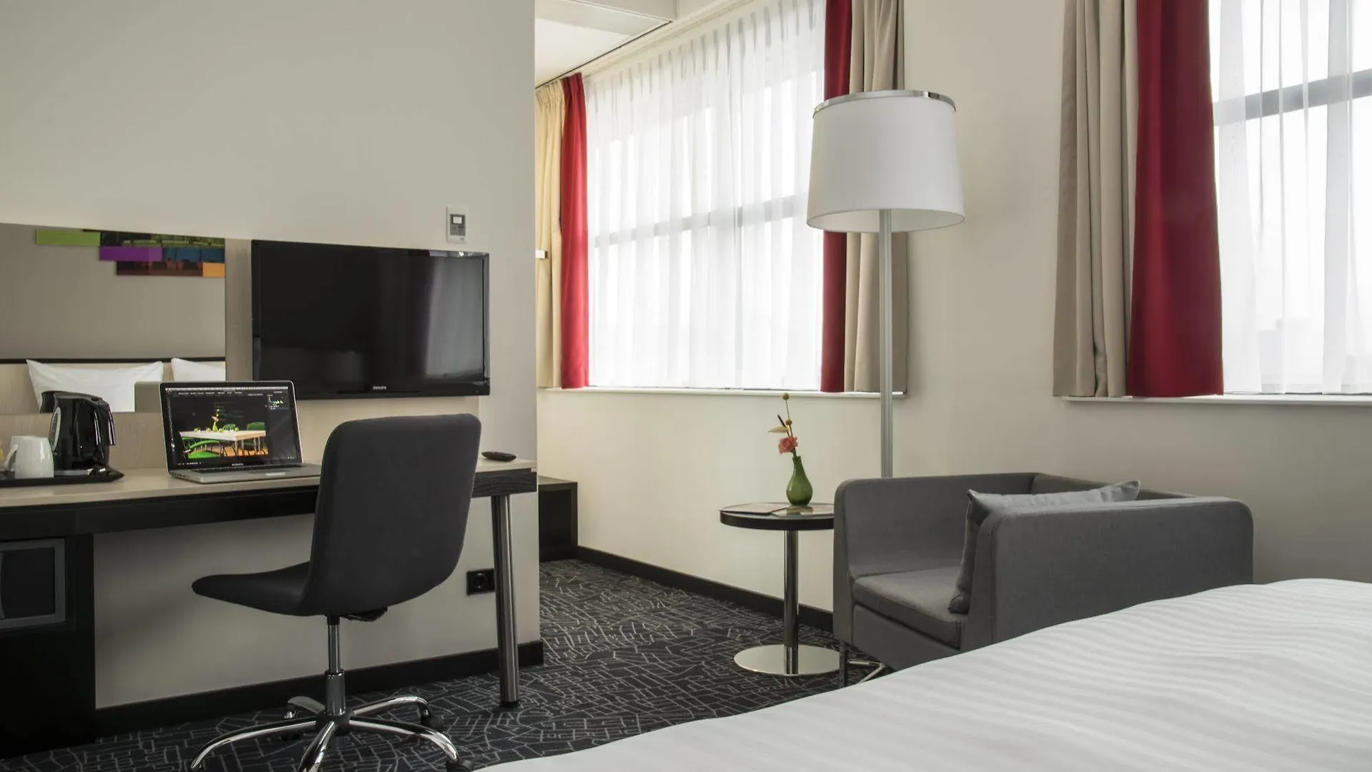 Park Inn By Radisson Схипхол Отель